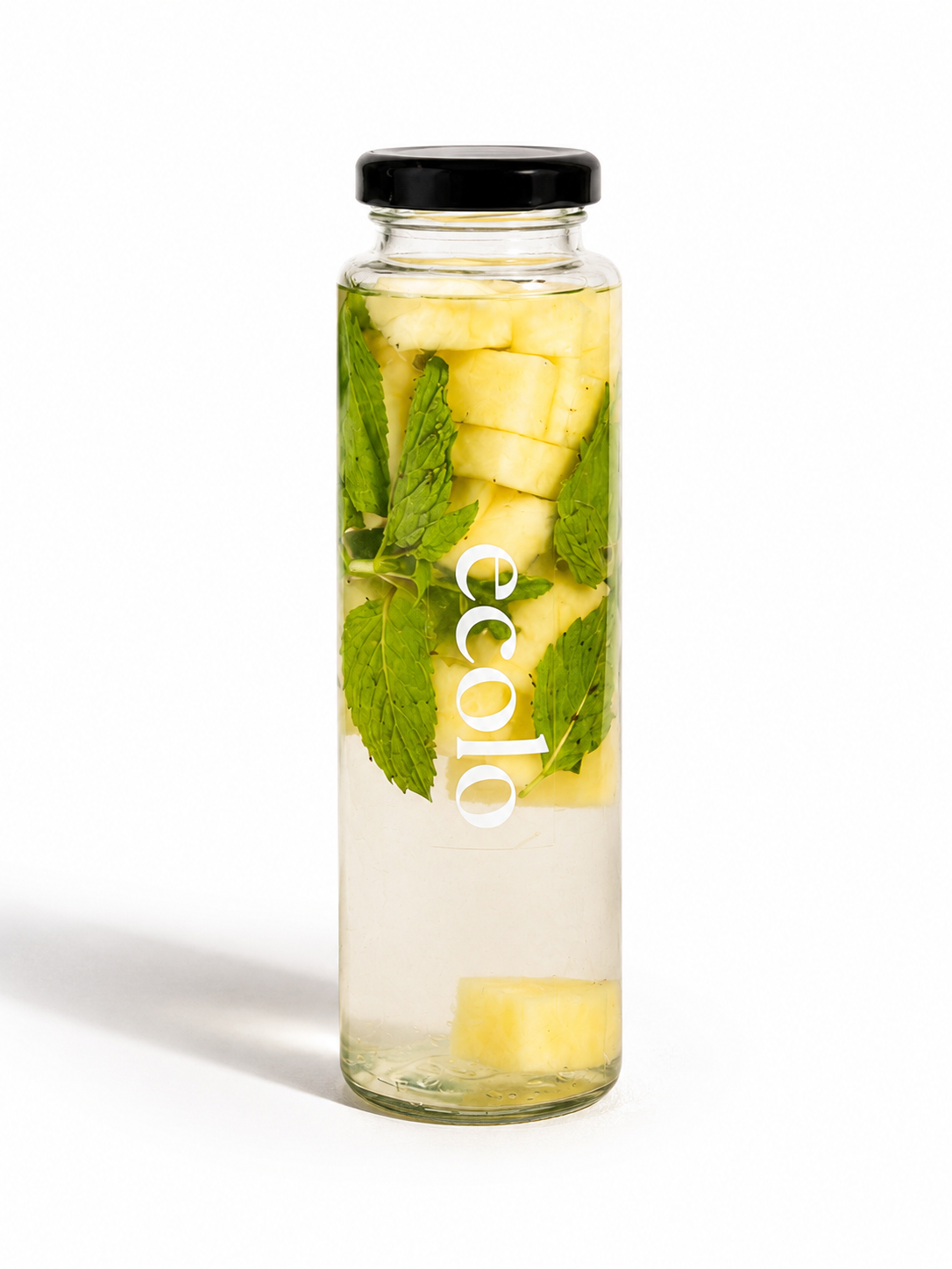 Pineapple and mint detox drink